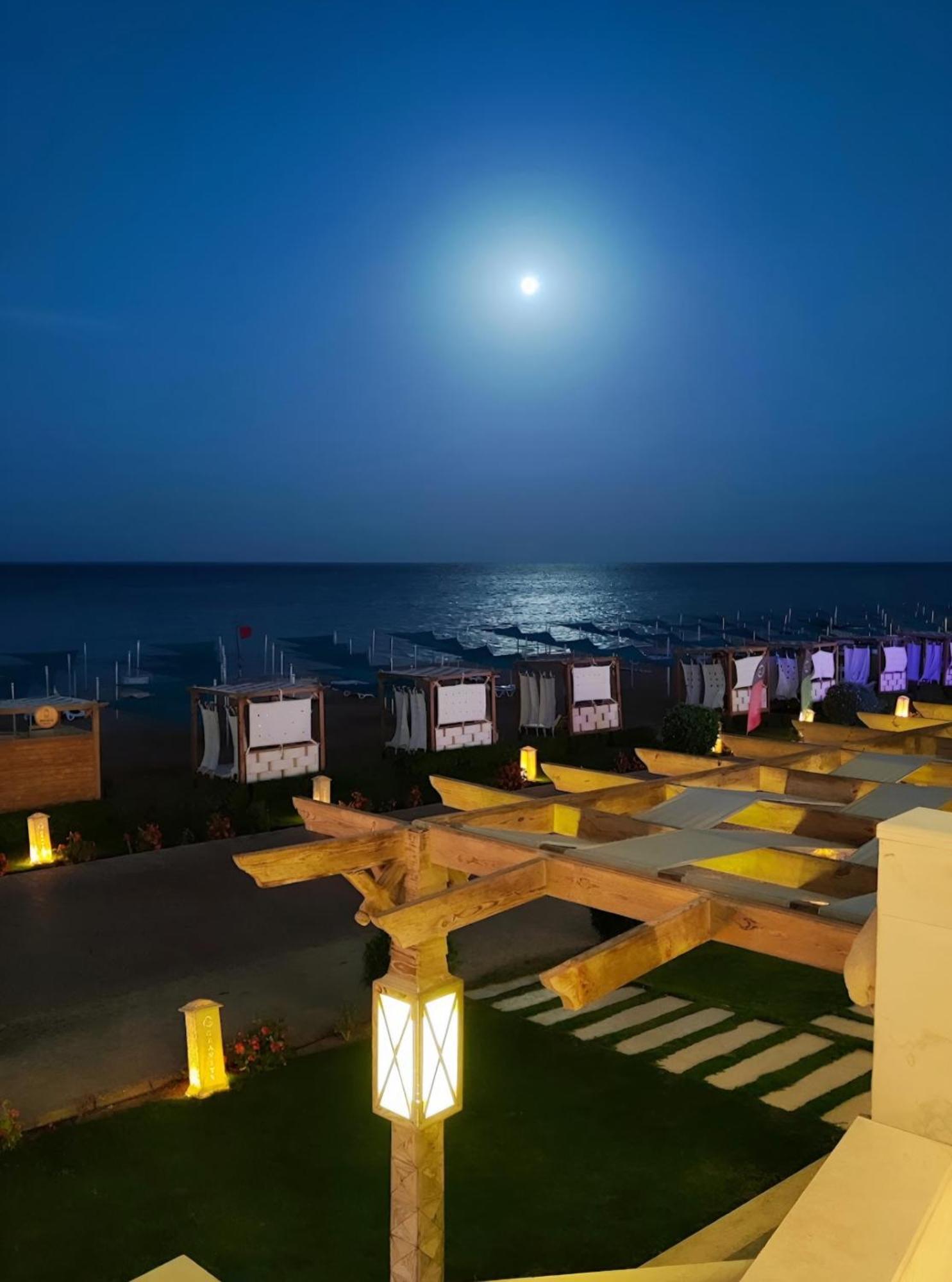 Luxury Beachfront Studio- Foreign Nationals Only Hurghada Exterior photo